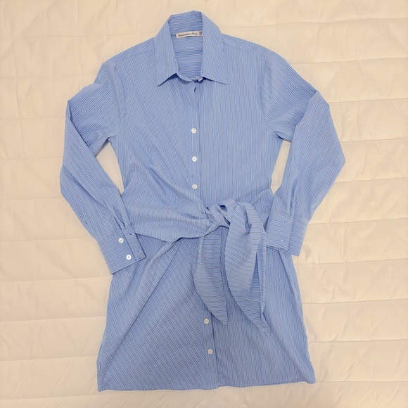 NWOT Abercrombie long sleeve wrap shirt dress - Picture 2 of 2